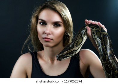 Im Genes De Naked Woman Python Im Genes Fotos Y Vectores De Stock Shutterstock