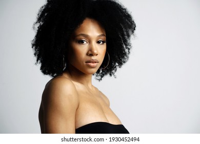 Baise une fille aux cheveux bouclés noirs Baise une fille aux cheveux bouclés noirs