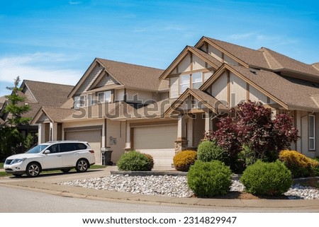 A perfect neighborhood. Houses in suburb at summer in the north America. Real Estate Exterior Front Houses. Big custom houses with nicely landscaped front yard and driveway to garage in the suburbs Foto d'archivio © 