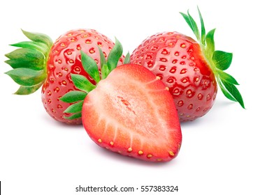 Perfekt retuschierte Erdbeere mit geschnittener Hälfte und Blätter einzeln auf weißem Hintergrund mit Beschneidungspfad. Eine der besten isolierten Erdbeeren, die Sie gesehen haben.