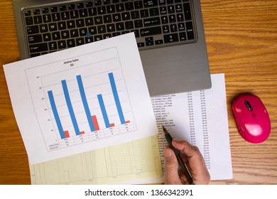 Performing data analysis using laptop computer spreadsheet software and graphical output. - Powered by Shutterstock - Get 15% off with code: PIKWIZARD15