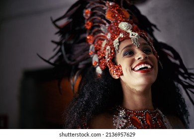 Performing Live Brings A Smile To All. Cropped Shot Of A Beautiful Samba Dancer Wearing A Headdress.