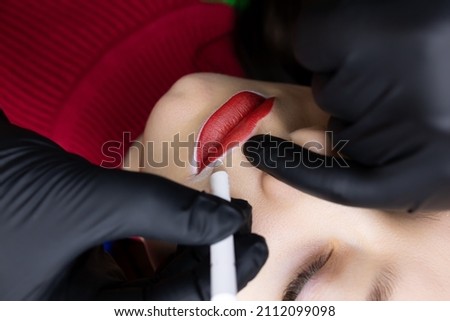 permanent lip tattooing procedure marking the lips before tattooing
