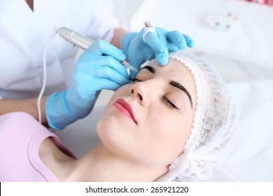 Permanent make-up (tattoo) at beauty salon