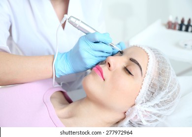 Permanent make-up (tattoo) at beauty salon