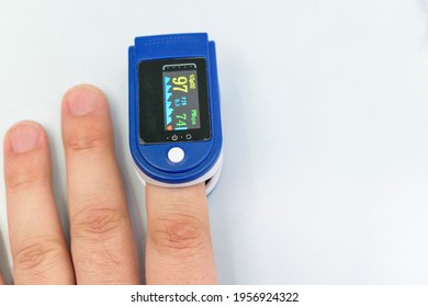 45 Noninvasive health monitoring devices Images, Stock Photos & Vectors ...