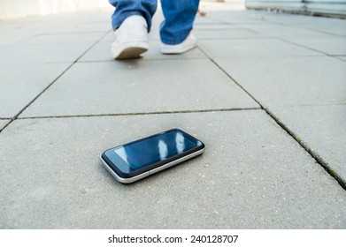 A Person Who Loses The Phone And Falls In A City