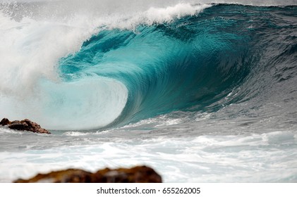 A Pertect Wave To Surf 