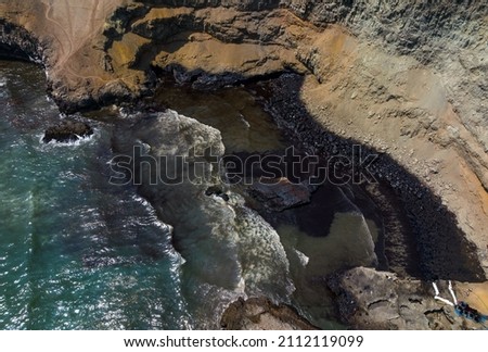 Peru Oil spill 2022: Aerial images of the coast of Ventanilla district after accident in the Pampilla Refinery, in Callao, Peru. Foto stock © 