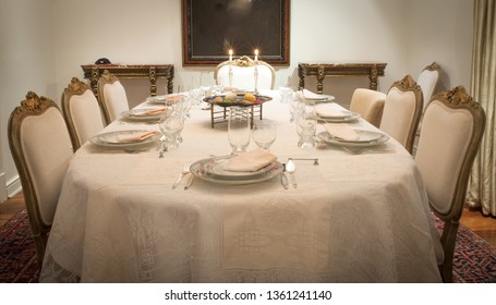 Pesach is a festival of Jewish tradition, also known as "Party of Liberation". It is the Passover, which is celebrated the escape of the Jewish people, who lived as a slave in Egypt.