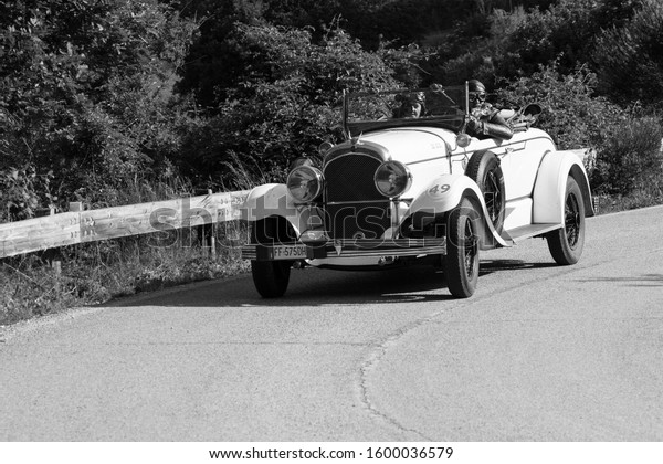 PESARO COLLE\
SAN BARTOLO , ITALY - MAY 17 - 2018 : CHRYSLER 72 DE LUXE ROADSTER\
1928 on an old racing car in rally Mille Miglia 2018 the famous\
italian historical race\
(1927-1957)