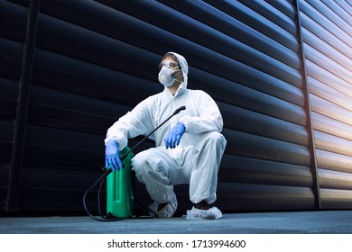 Pest Control Man White Protective Suit Stock Photo 1713994600 ...