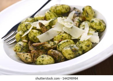 Pesto Gnocchi Pasta With Grilled Meat