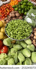 Petai and all kinds of vegetables are a beautiful sight for the eyes at the market every morning.