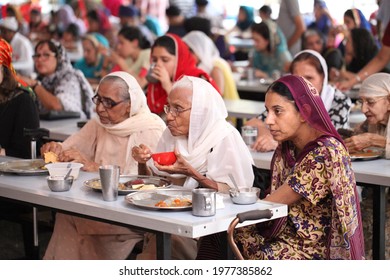 Petaling Jaya Malaysia April 13 2017 Soup Kitchen Provided By The Sikh Community 