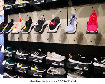 soccer shoes store