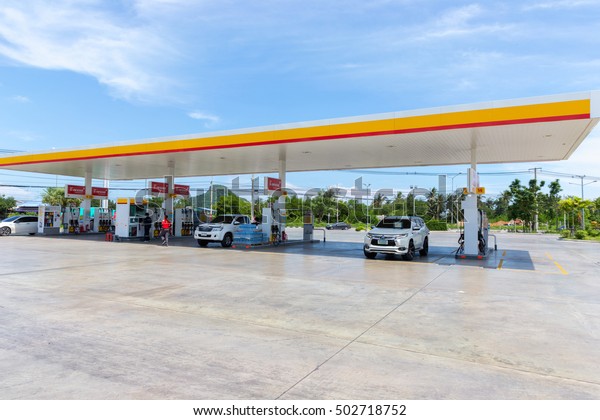 PETCHABURI, THAILAND - OCT 2, 2016:
Shell gas station in Cha am district, Petchaburi province,
Thailand. Royal Duch Shell is largest oil company in the
world.