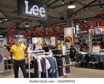 lee jeans outlet near me