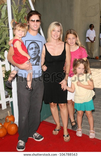 Peter Facinelli Jennie Garth Their Daughters Stock Photo (Edit Now ...