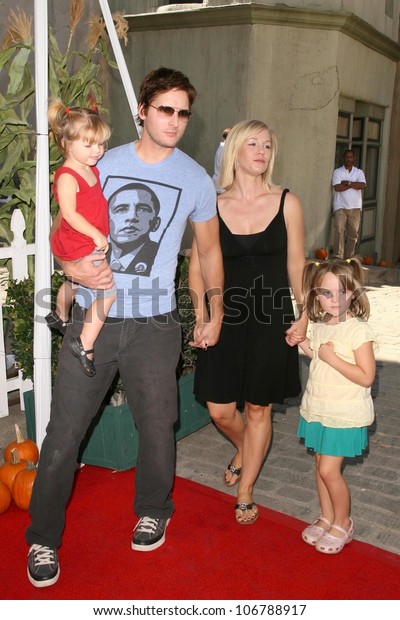 Peter Facinelli Jennie Garth Their Daughters Stock Photo (Edit Now ...