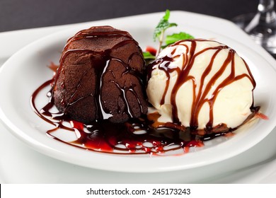 Petit gateau dessert - Shutterstock ID 245173243