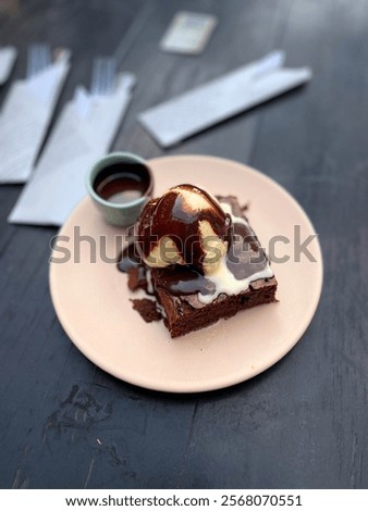 Petit gateau in a rustic table.