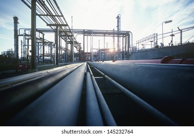 Petrochemical oil refinery