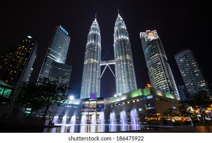 3,117 Petronas Towers Panorama Images, Stock Photos & Vectors ...