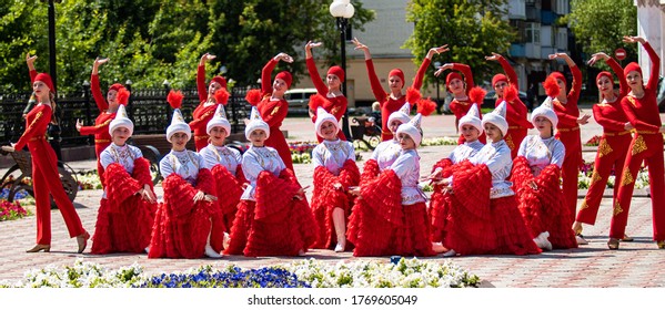 Bregada Wirabraja Prajurit Lombok Abang Grebeg Foto Stok 1790634692