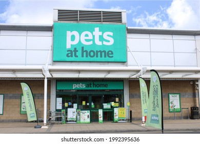 Pets At Home Store Front: Manchester, UK, 17-06-2021