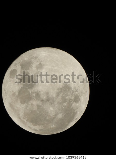 phase of Lunar, Full Moon, It is an astronomical
body that orbits planet
Earth.