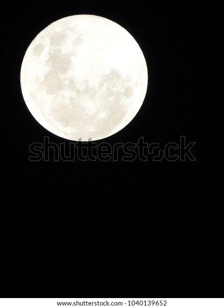 phase of Lunar, Full Moon, It is an astronomical
body that orbits planet
Earth.