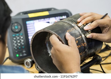 Phased array ultrasonic test (PAUT)- An advance nondestructive testing technique (NDT) develops from pulse echo conventional UT by using multiple transducer elements. - Shutterstock ID 1191676297