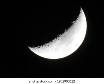 Phases of the moon waxing crescent