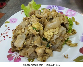 Phat Si Io, Pad Siew Is A Chinese-influenced Stir Fried Noodle Dish That Is Commonly Eaten In Thailand. It Is Also Quite Popular In Thai Restaurants Around The World.