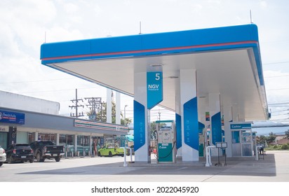 Phayao, Thailand, 8 August 2021. Petrol and gas stations serving cars in Phayao Province.
