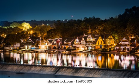 PHILADELPHIA - OCTOBER 2: Boathouse Row By Night Taken From Spring Garden Bridge On October 2, 2013 In Philadelphia. Boathouse Row Is A Historic Site Located On The East Bank Of The Schuylkill River.