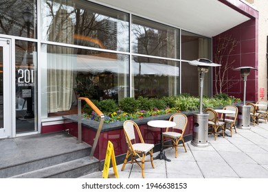 Philadelphia, PA - March 26 2021: An Empty Outdoor Restaurant In Rittenhouse Square During Covid Outbreak. Restaurants Started Serving Meals Outdoors Due To Pandemic Dining Rules.