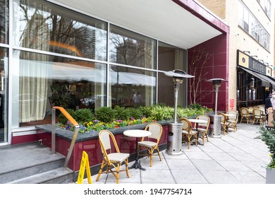 Philadelphia, PA - March 26 2021: An Empty Outdoor Restaurant In Rittenhouse Square During Covid Outbreak. Restaurants Started Serving Meals Outdoors Due To Pandemic Dining Rules.