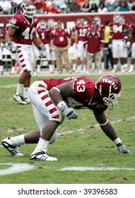 PHILADELPHIA, PA. - SEPTEMBER 26 : Temple #43 Adrian Robinson, Jr. Gets Into A Three Point Stance Against Buffalo On September 26, 2009 In Philadelphia, PA.