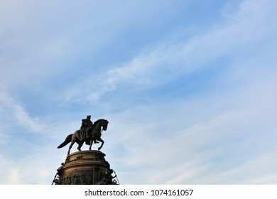 Philadelphia, Pennsylvania USA - April 14, 2018: Washington Monument At Eakins Oval In Philadelphia At Late Afternoon. The Monument Is  In Front Of The Philadelphia Museum Of Art Stairs.