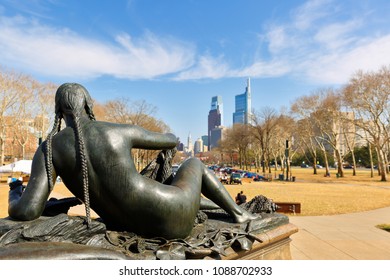 Philadelphia, Pennsylvania USA - April 14, 2018: Native American Women Sculpture At Eakins Oval In Philadelphia At Late Afternoon. The Sculpture Is  In Front Of The Philadelphia Museum Of Art Stairs.