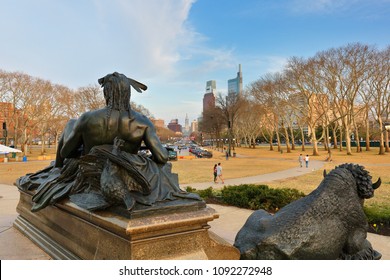 Philadelphia, Pennsylvania USA - April 14, 2018: Native American Man Sculpture At Eakins Oval In Philadelphia At Late Afternoon. The Sculpture Is  In Front Of The Philadelphia Museum Of Art Stairs.