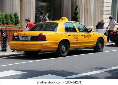 107 Crown Victoria Taxi Images, Stock Photos & Vectors 