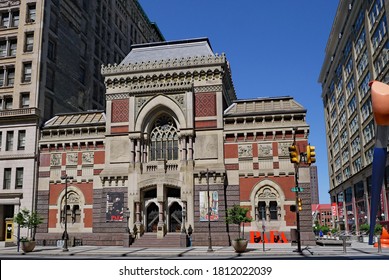 Philadelphia, USA - May 27, 2019: The Ornate Exterior Facade Of The Pennsylvania Academy Of Fine Arts.