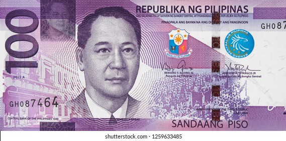 Philippine 100 peso bill (2015), new Philippines money currency close up.