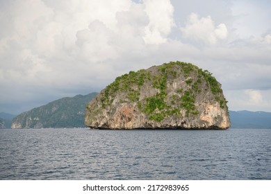 Philippines Scenic, Palawan - El Nido Island Hopping Tour View Of Karst Pinagbuyutan Island, Cliffs And Deserted House