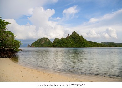 Philippines Scenic, Palawan - El Nido Island Hopping Tour View Of Karst Pinagbuyutan Island, Cliffs And Deserted House