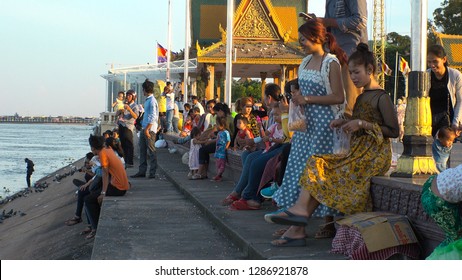 PHNOM PENH,  CAMBODIA - CIRCA NOVEMBER 2018 : Scenery of LOCAL PEOPLE relaxing and enjoying at TONLE SAP RIVERSIDE PATH.