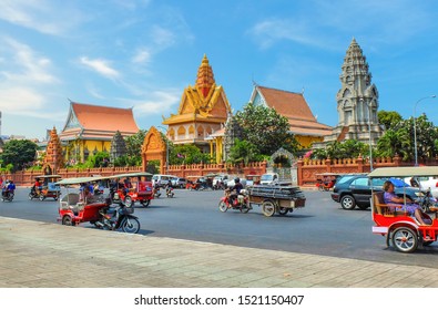 PHNOM PENH, CAMBODIA - MARCH 17, 2015 : Wat Ounalom in Phnom Penh, headquarter of Cambodian Buddhism